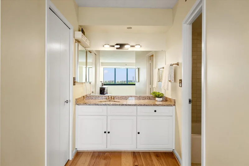 1805 Crystal Drive Unit# 1011S, Arlington, VA 22202, Arlington, Virginia, United States. - Photo 11