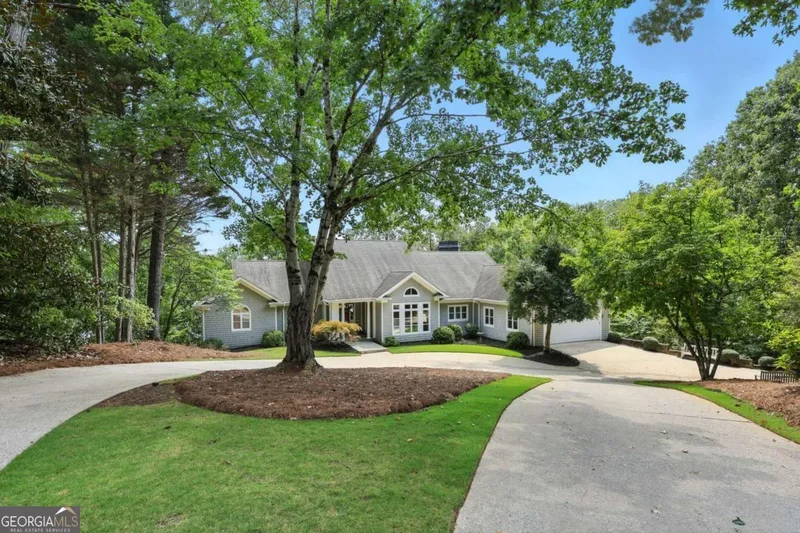 Single Family Residence in Gainesville