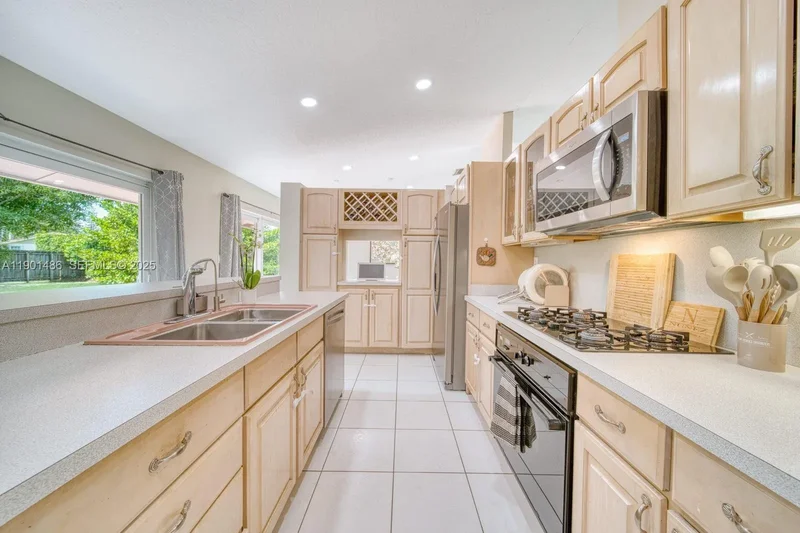 10860 SW 124th Rd, Miami, Florida, United States. - Photo 12