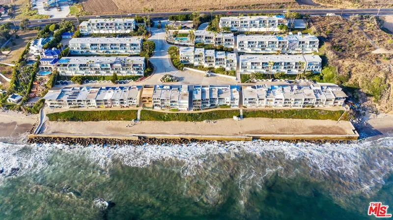 11924 WHITEWATER Lane, Malibu, California, United States. - Photo 6