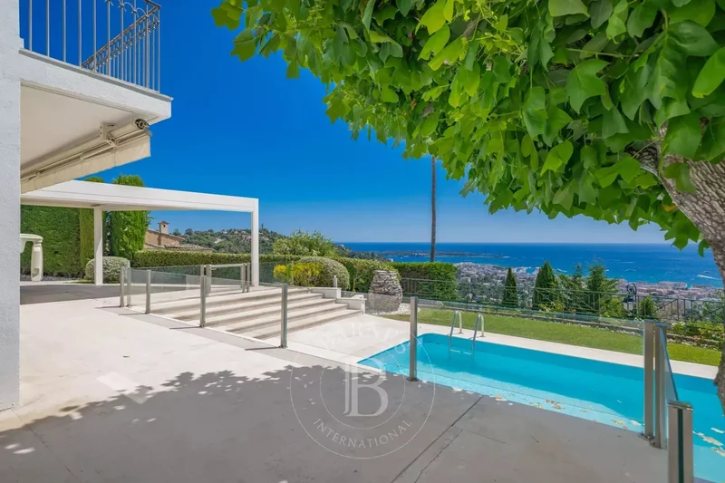 29 Chemin des Collines, Cannes, Provence-Alpes-Côte d'Azur, France. - Photo 11