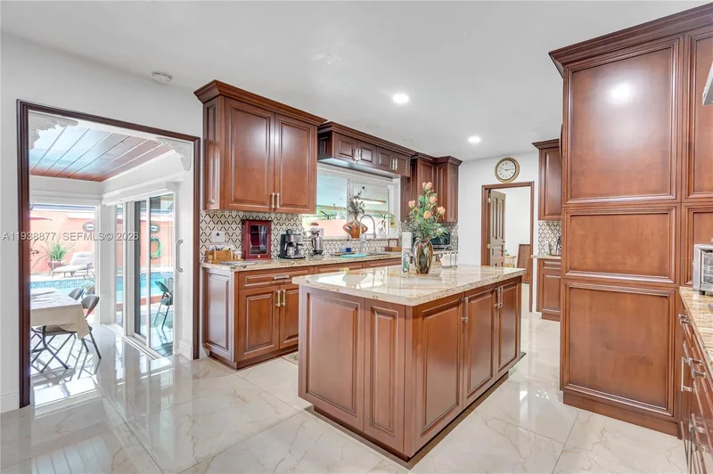 110 W Shore Dr W, Miami, Florida, United States. - Photo 18