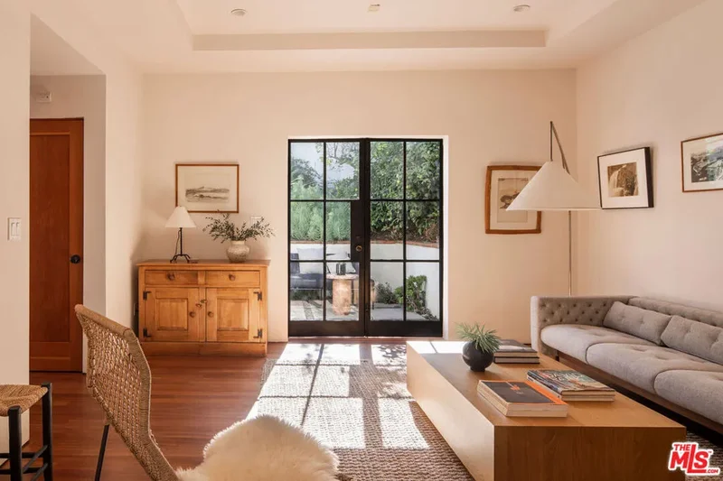 2890 Durand Drive, Los Angeles, California, United States. - Photo 17