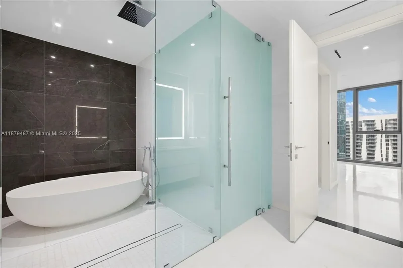 300 Biscayne Blvd Way, #2409, Miami, FL, 33131, USA, Miami, Florida, United States. - Photo 34