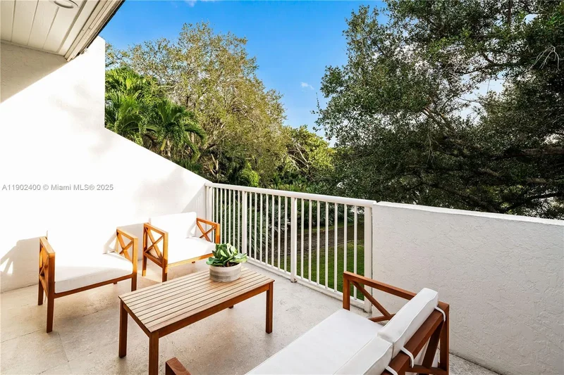 5390 Banyan Dr, Coral Gables, Florida, United States. - Photo 31