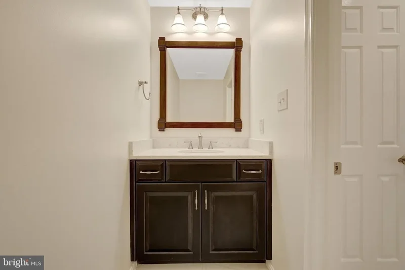 933 HOLLY CREEK DR, GREAT FALLS, VA, 22066, USA, Great Falls, Virginia, United States. - Photo 6