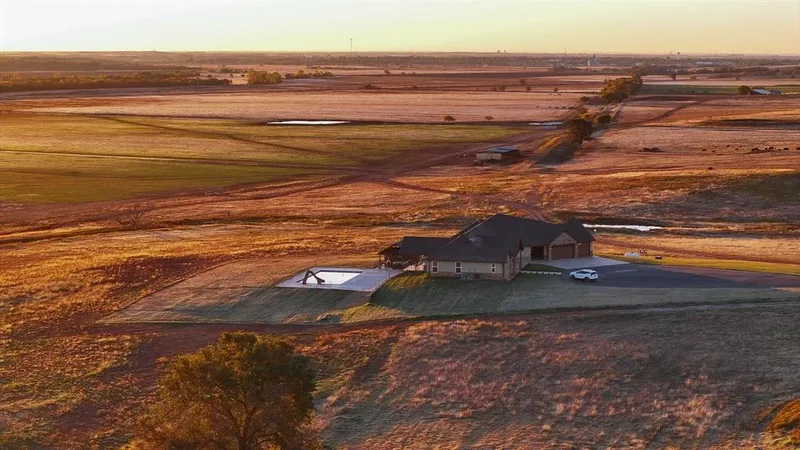 180000 N 2600 Road, Walters, OK 73572, Walters, Oklahoma, United States. - Photo 7