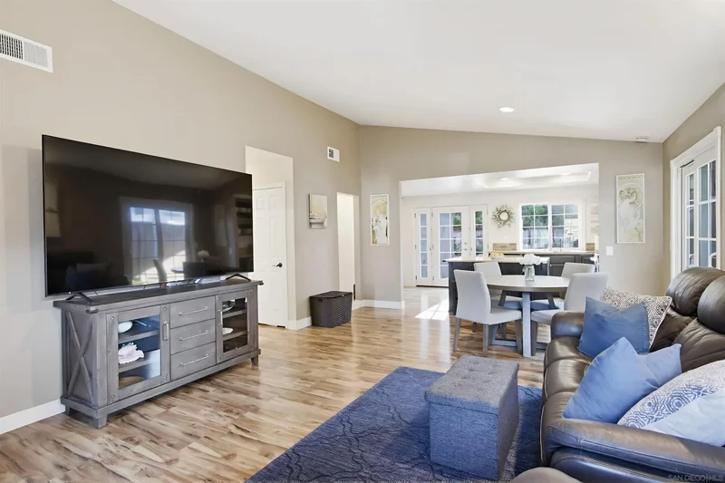 12085 Eastglen St, San Diego, California, United States. - Photo 5