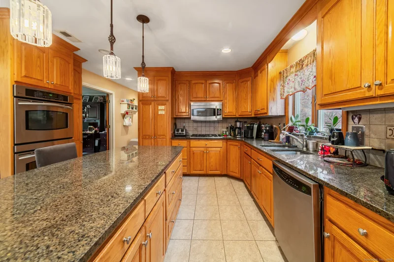 116 Larkspur Lane, Bristol, Connecticut, United States. - Photo 15