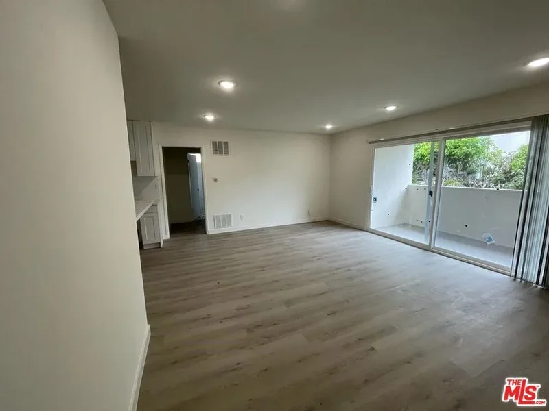 553 N Flores Street, West Hollywood, California, United States. - Photo 19