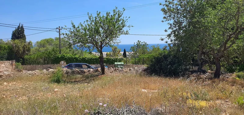 Land with sea view with construction area
