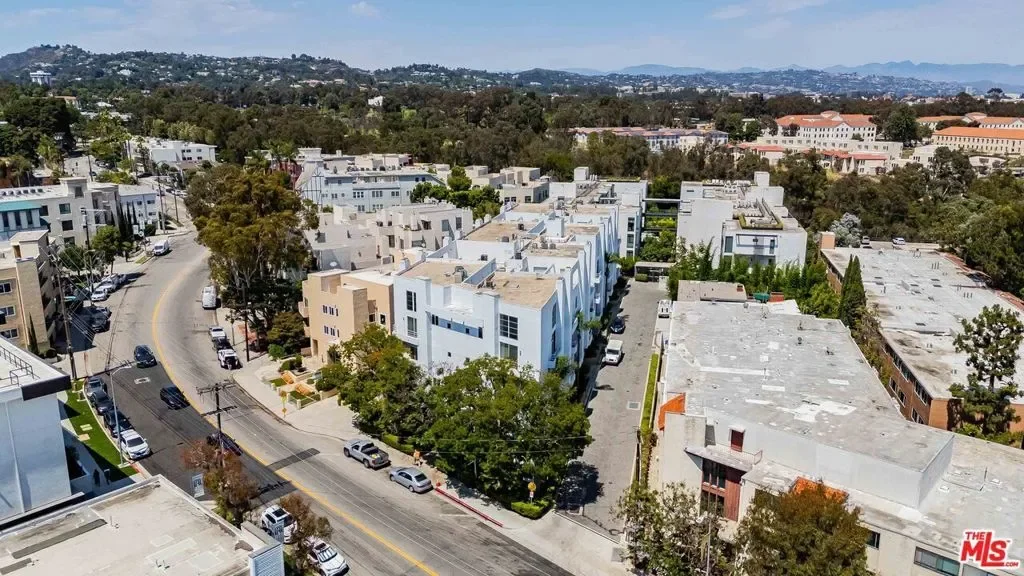 520 S Barrington Avenue 117, Los Angeles, California, United States. - Photo 10
