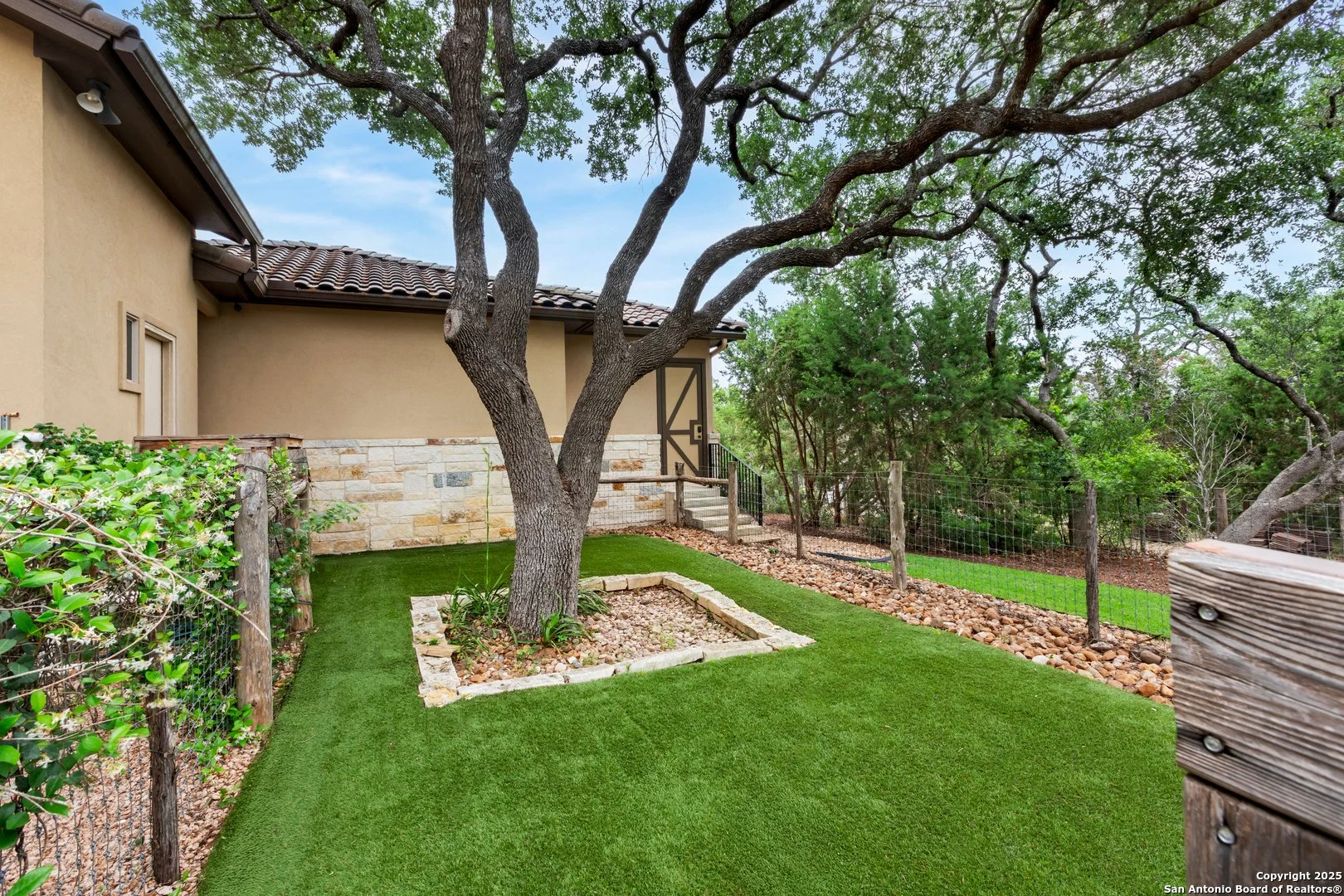 Exterior photo 12
