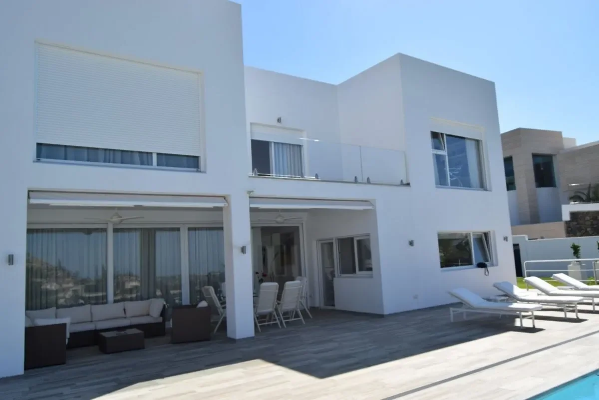 Exterior photo 5