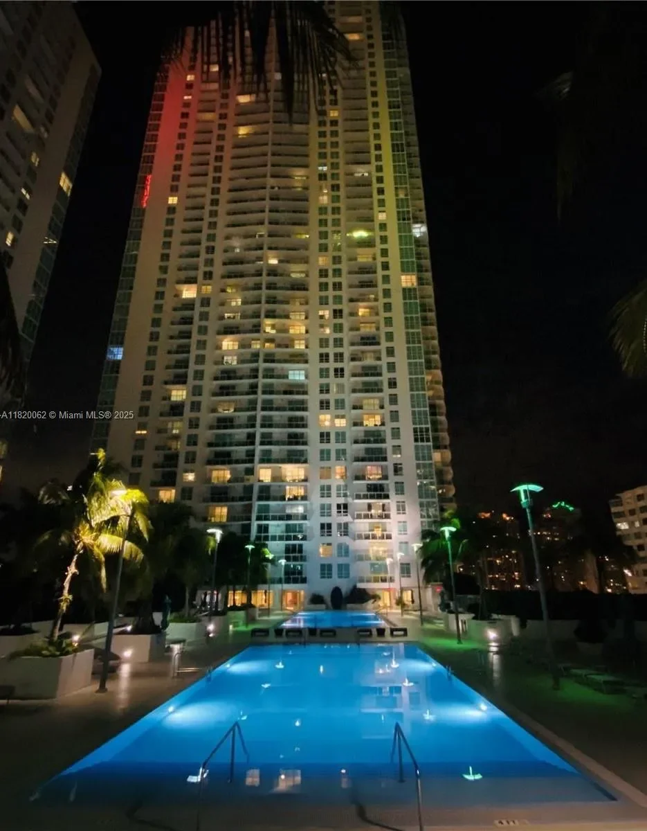 950 Brickell Bay Dr, #3710, Miami, Florida, United States. - Photo 32