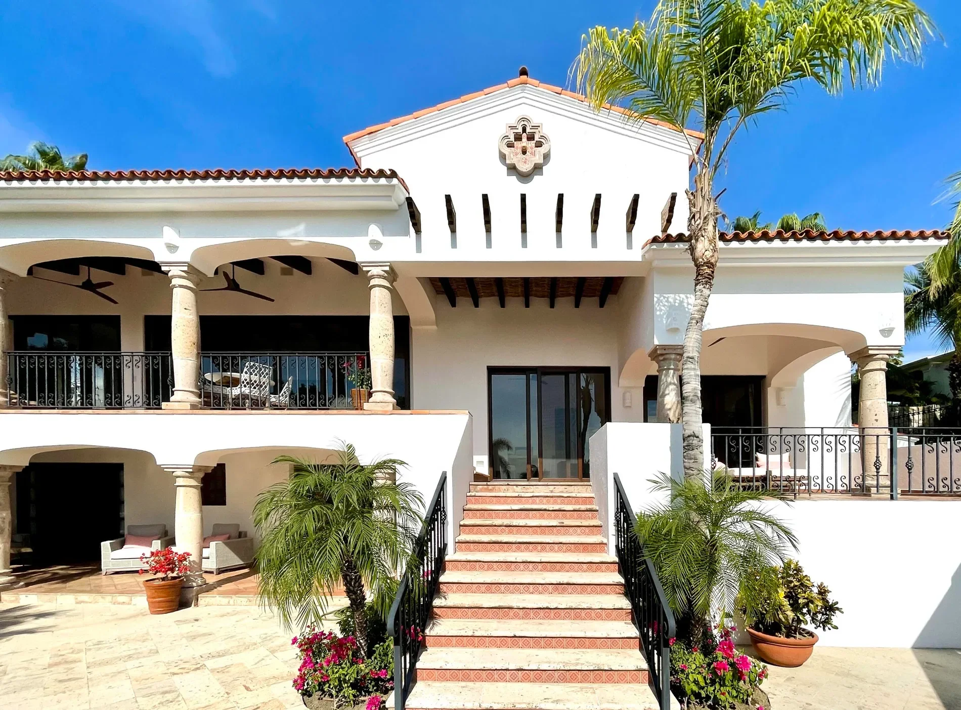 Exterior photo 5