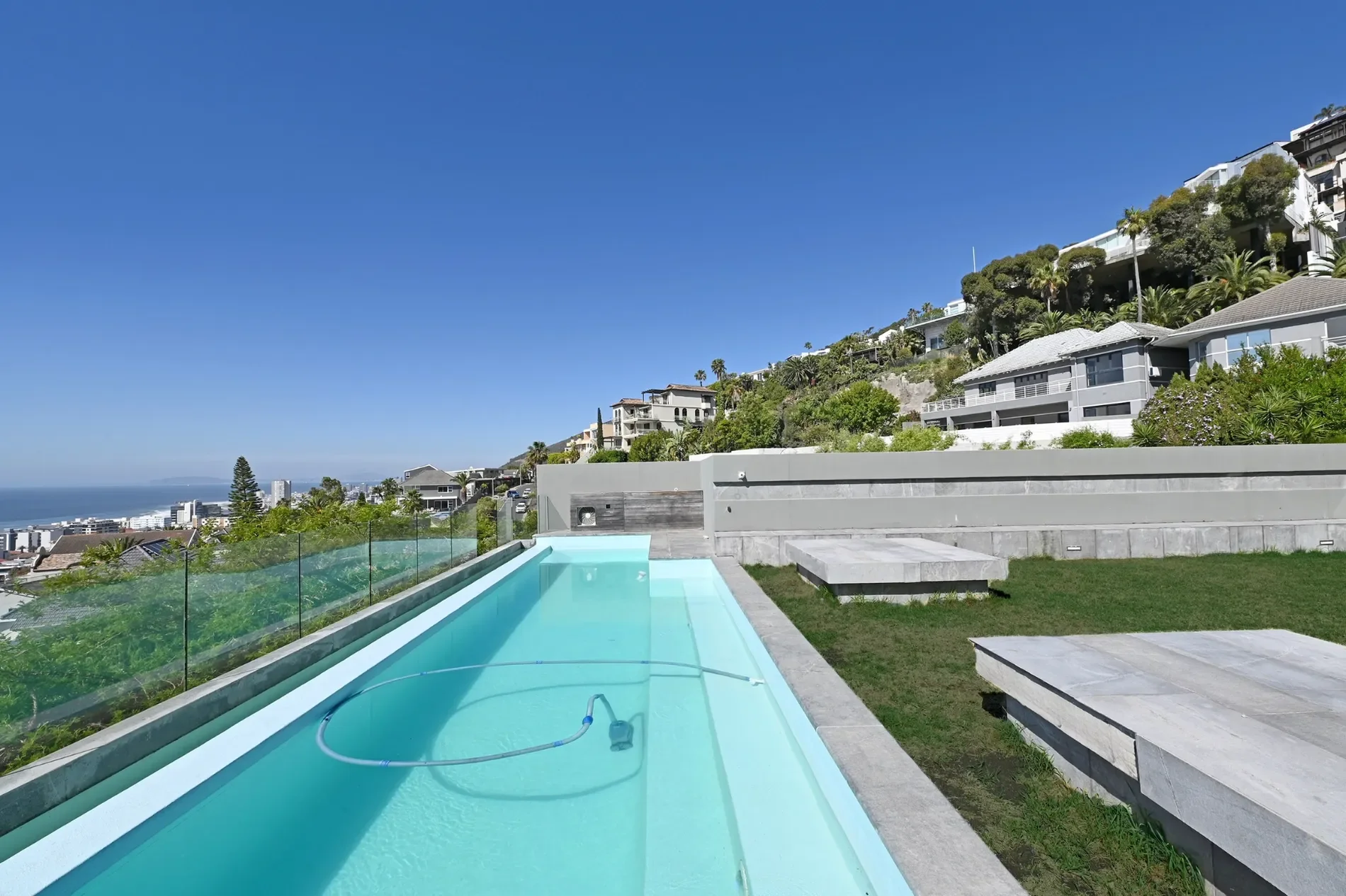 Exterior photo 3