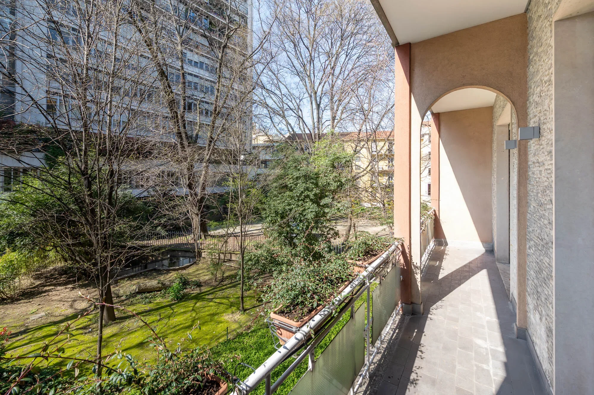 Exterior photo 1