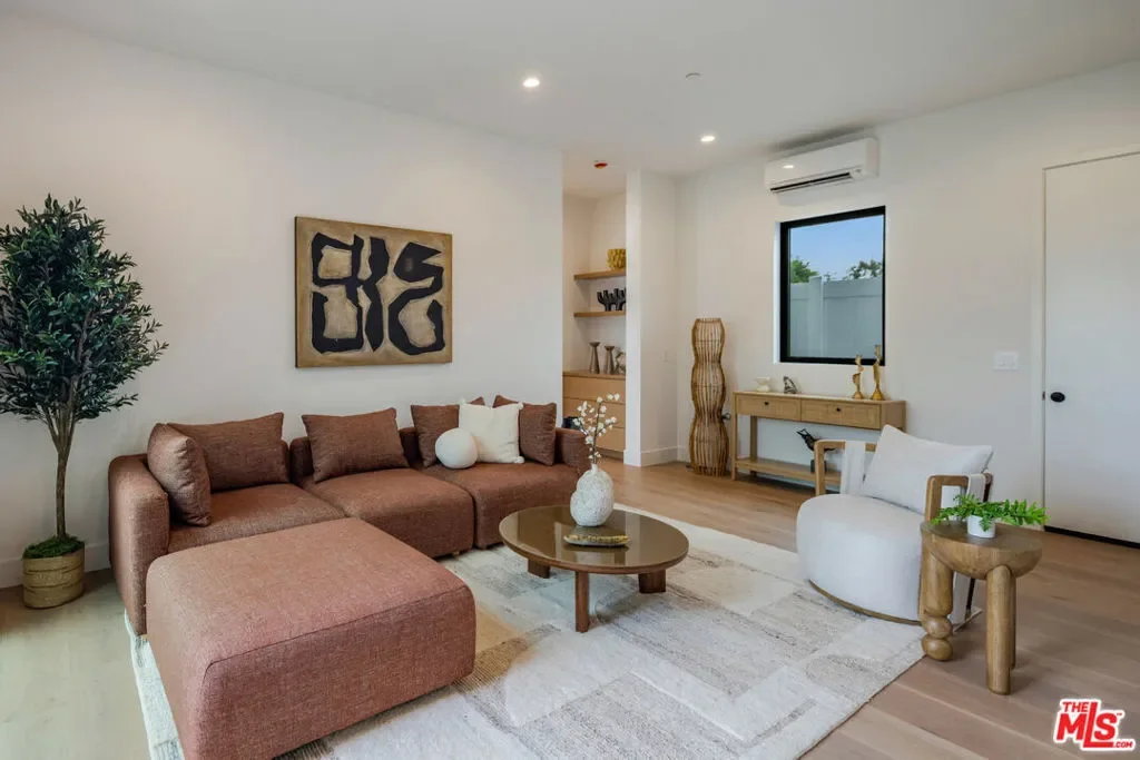 3910 Mclaughlin Avenue, Los Angeles, California, United States. - Photo 11