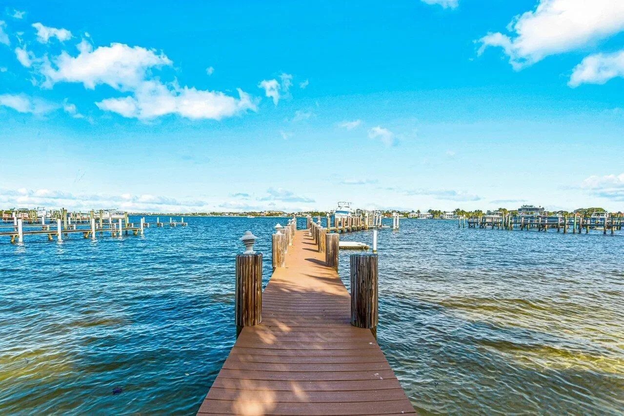 200 N Lake Drive, Lantana, Florida, United States. - Photo 44