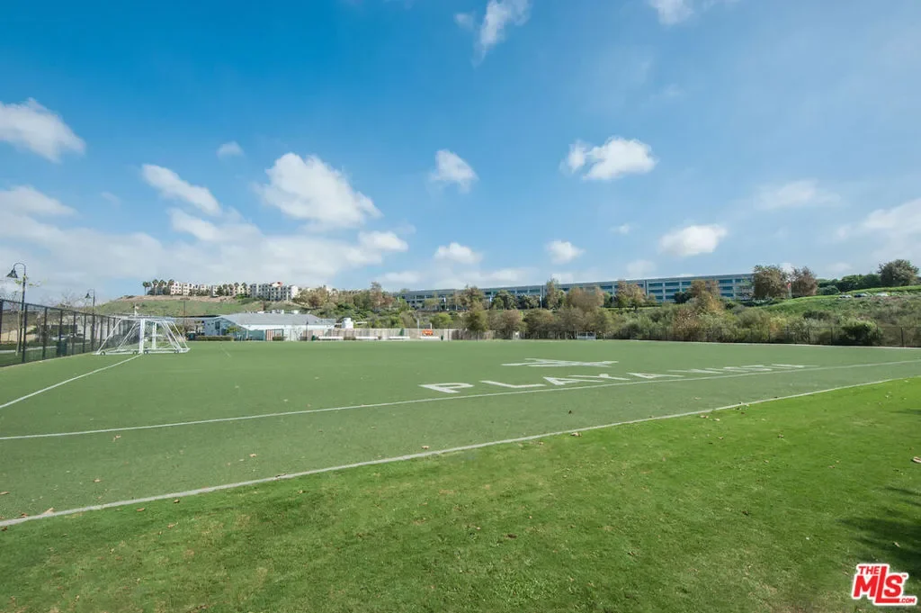 12920 Runway Road 360, Los Angeles, California, United States. - Photo 23