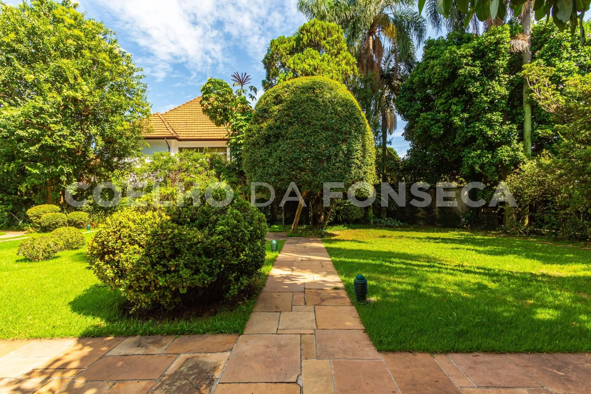 Exterior photo 7