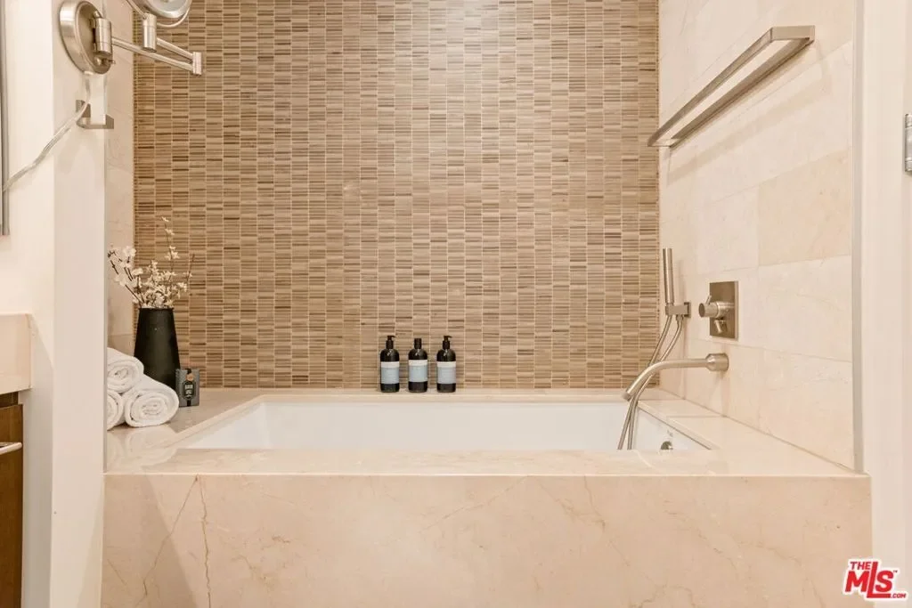 1755 Ocean Avenue 412, Santa Monica, California, United States. - Photo 17