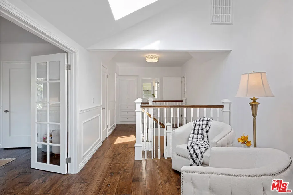 543 N June Street, Los Angeles, California, United States. - Photo 13