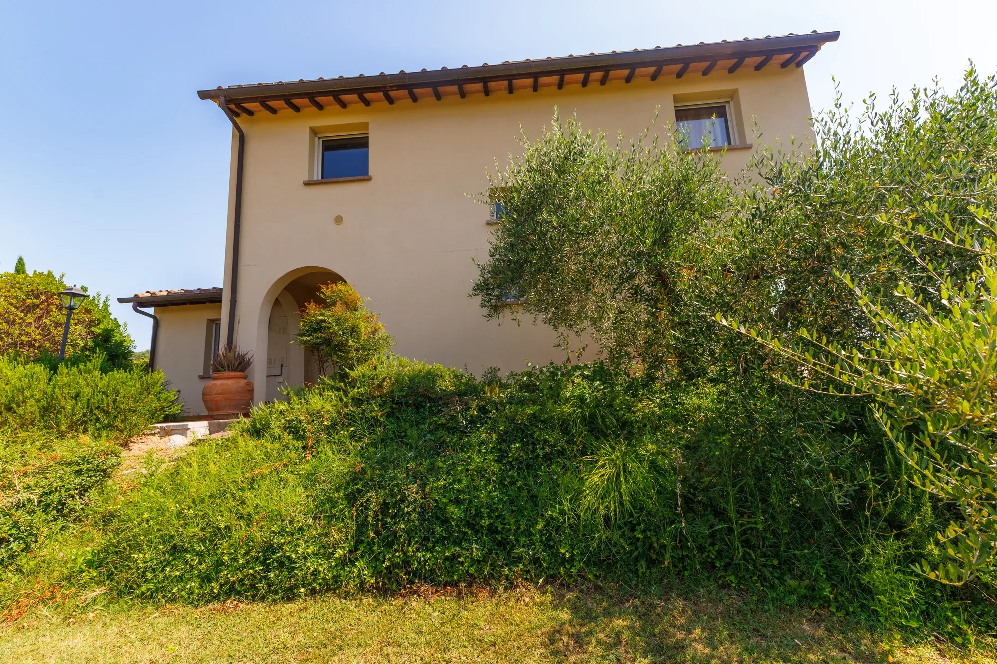 Exterior photo 7
