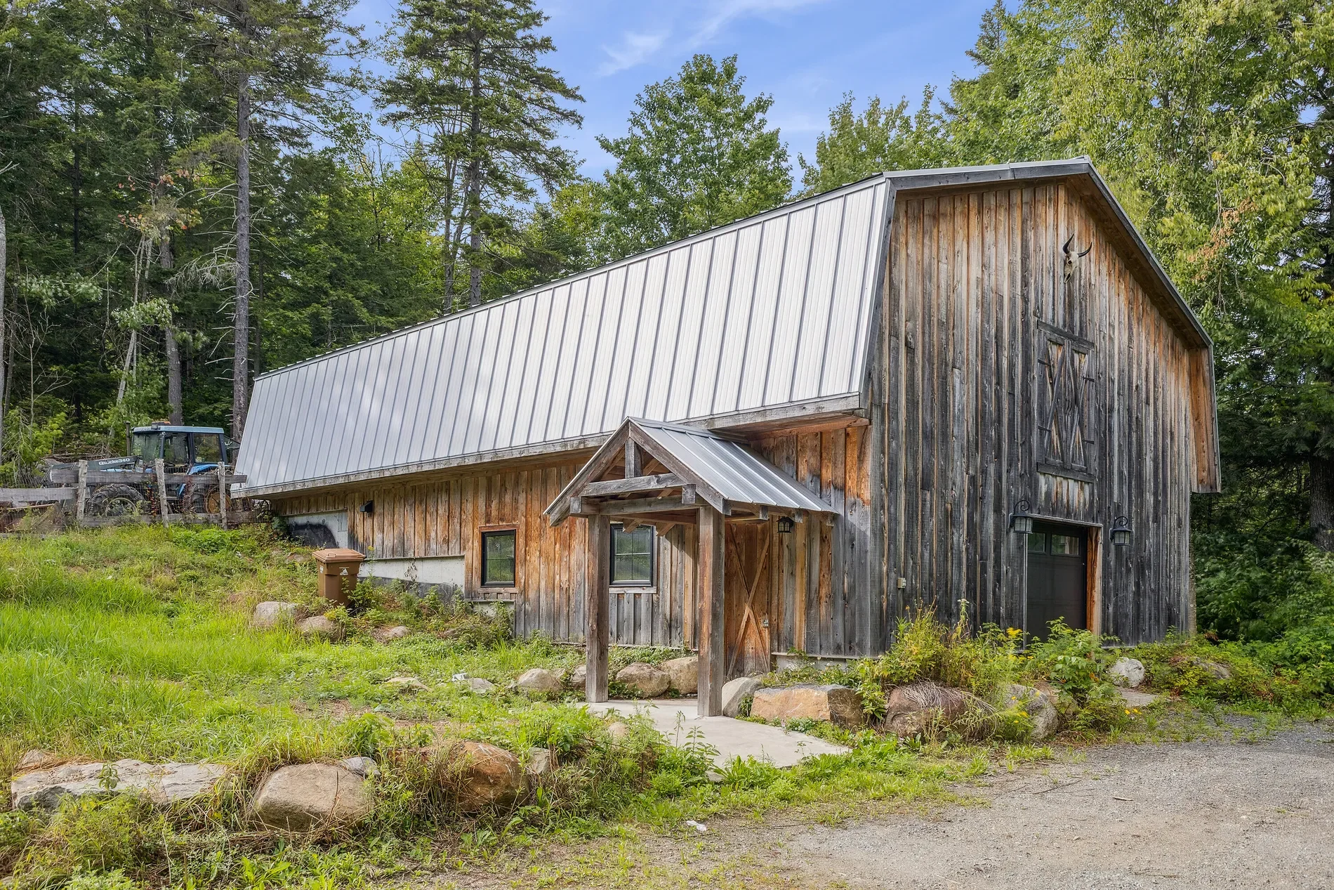 Exterior photo 8