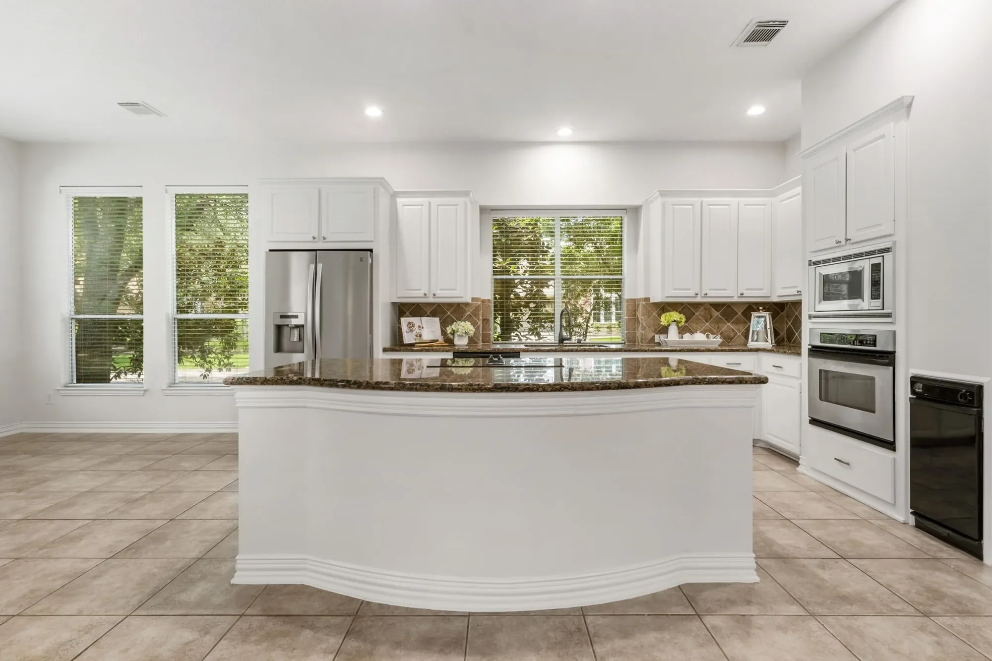 187 E Lansdowne Circle, The Woodlands, TX 77382, The Woodlands, Texas, United States. - Photo 15