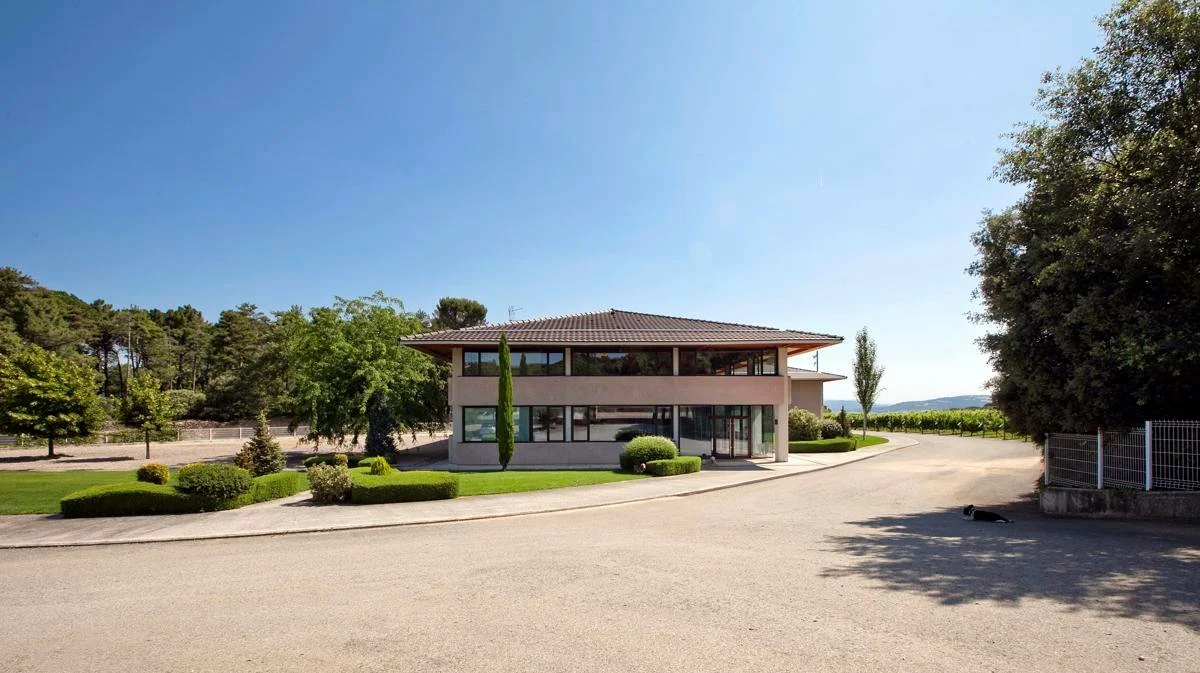 Exterior photo 4