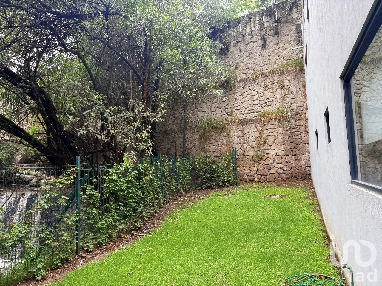 Exterior photo 4