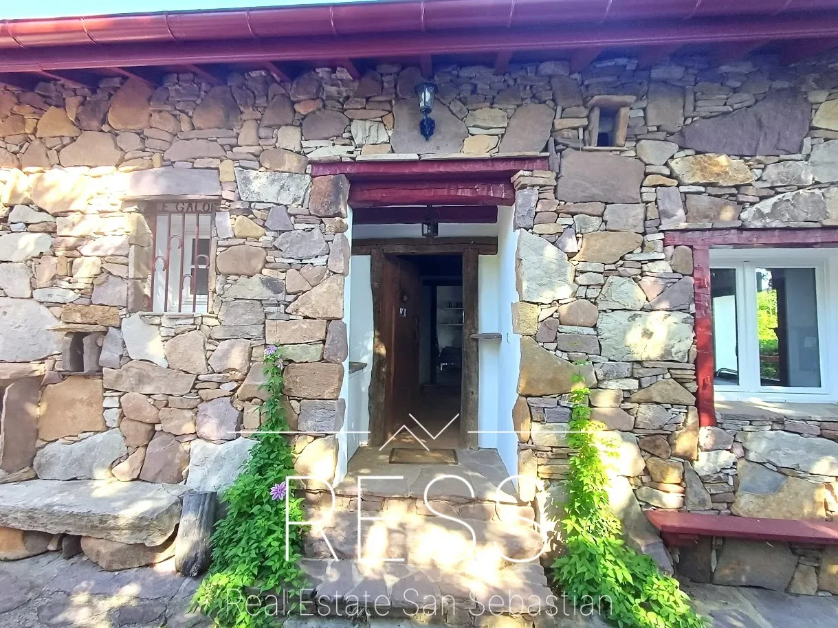 Exterior photo 8