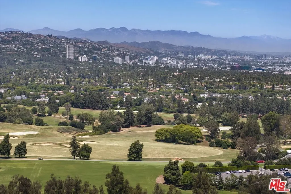 850 Birchwood Drive, Los Angeles, California, United States. - Photo 18