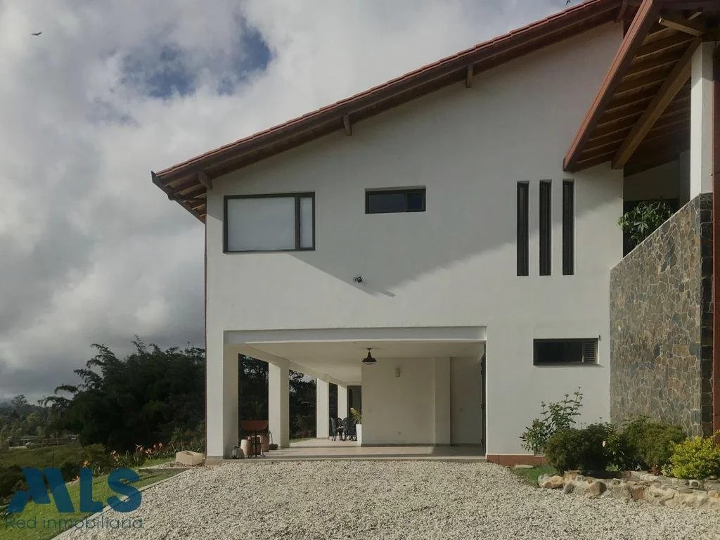 Exterior photo 5