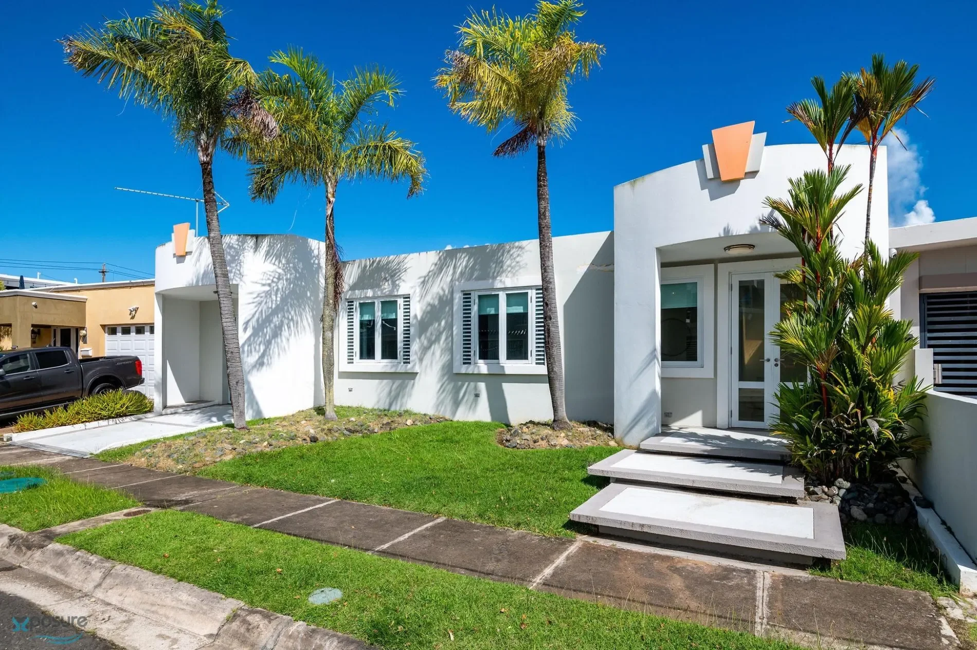 Exterior photo 2