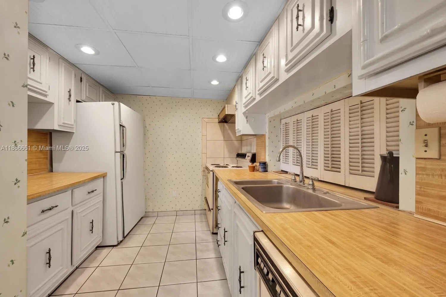 265 Grapetree Dr 110, Key Biscayne, Florida, United States. - Photo 11