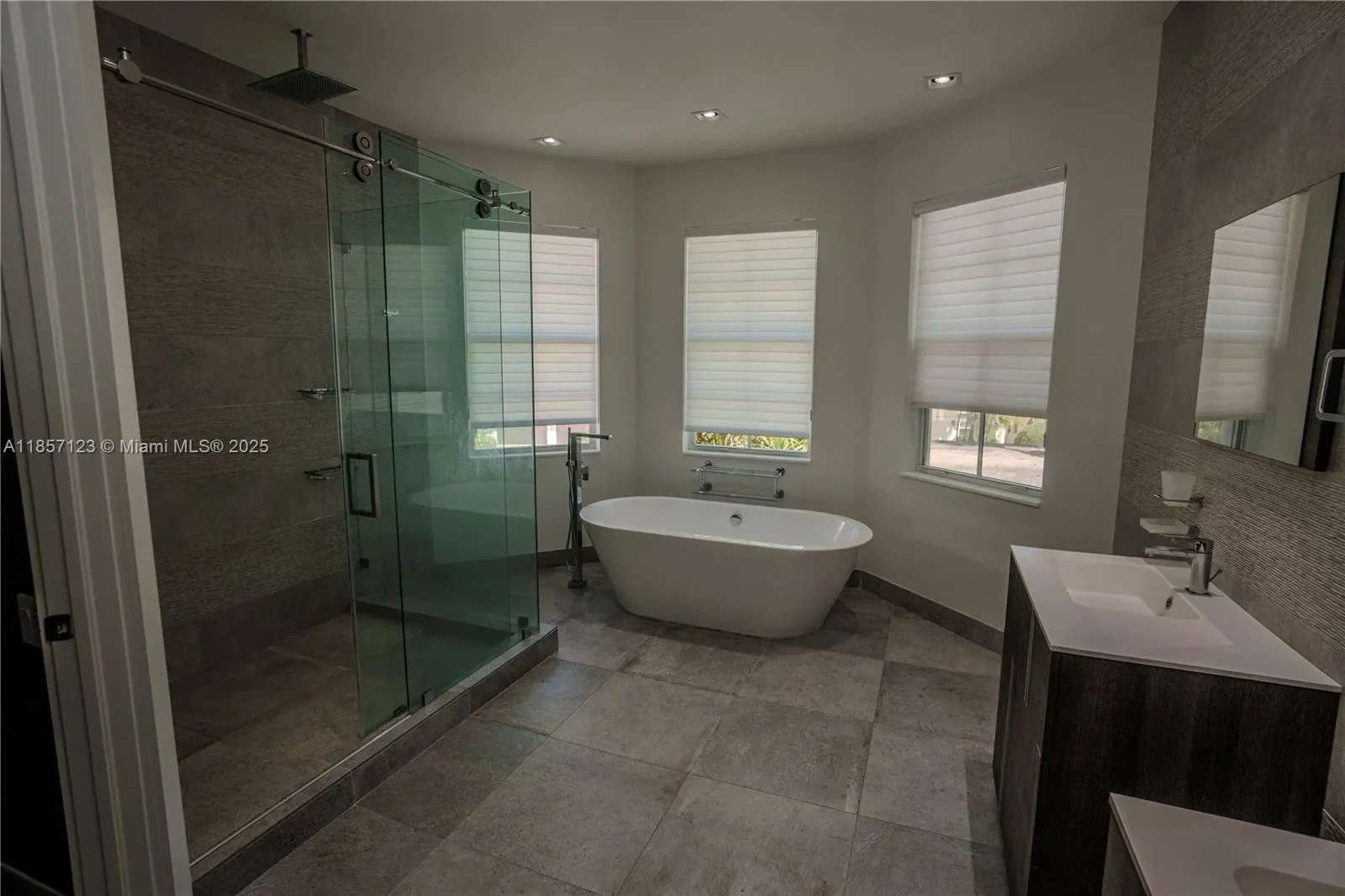 822 Meridian Ln, Hollywood, Florida, United States. - Photo 29
