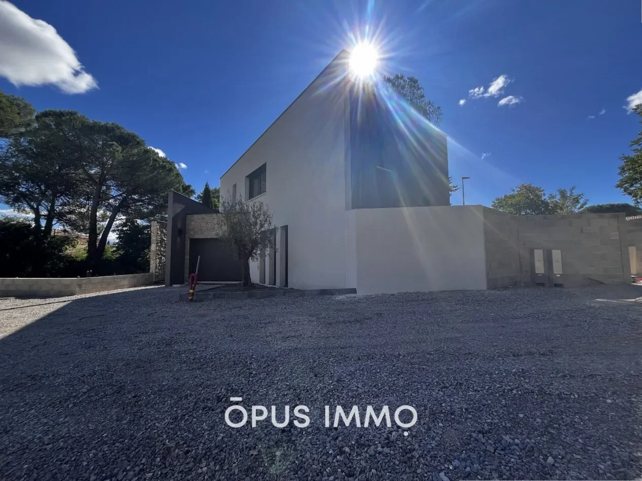 Exterior photo 3