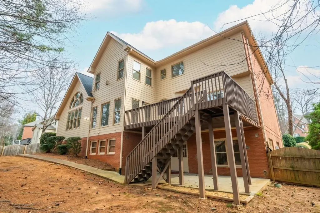 Exterior photo 3