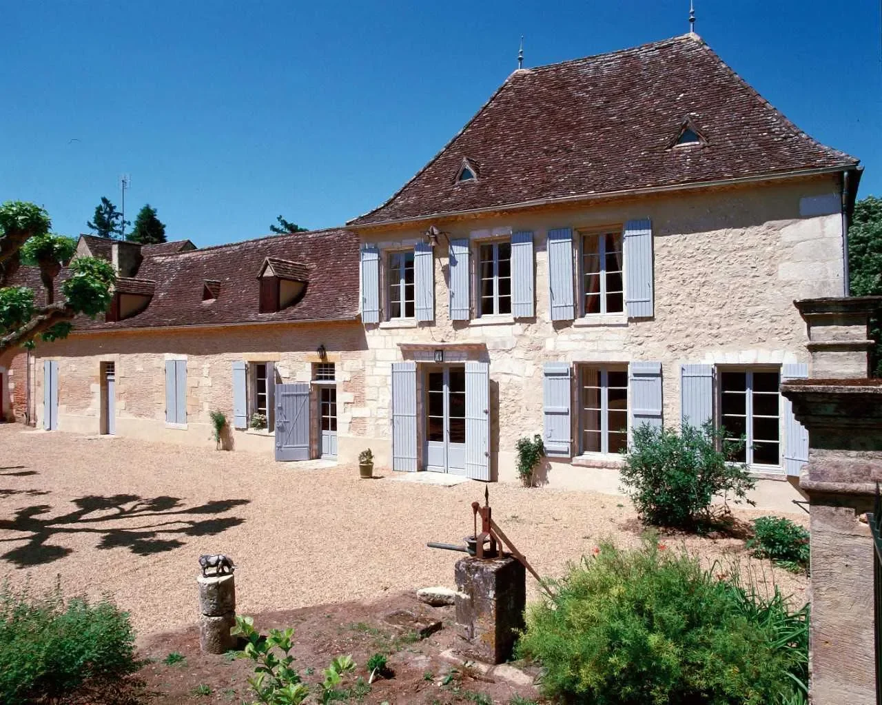 Exterior photo 3