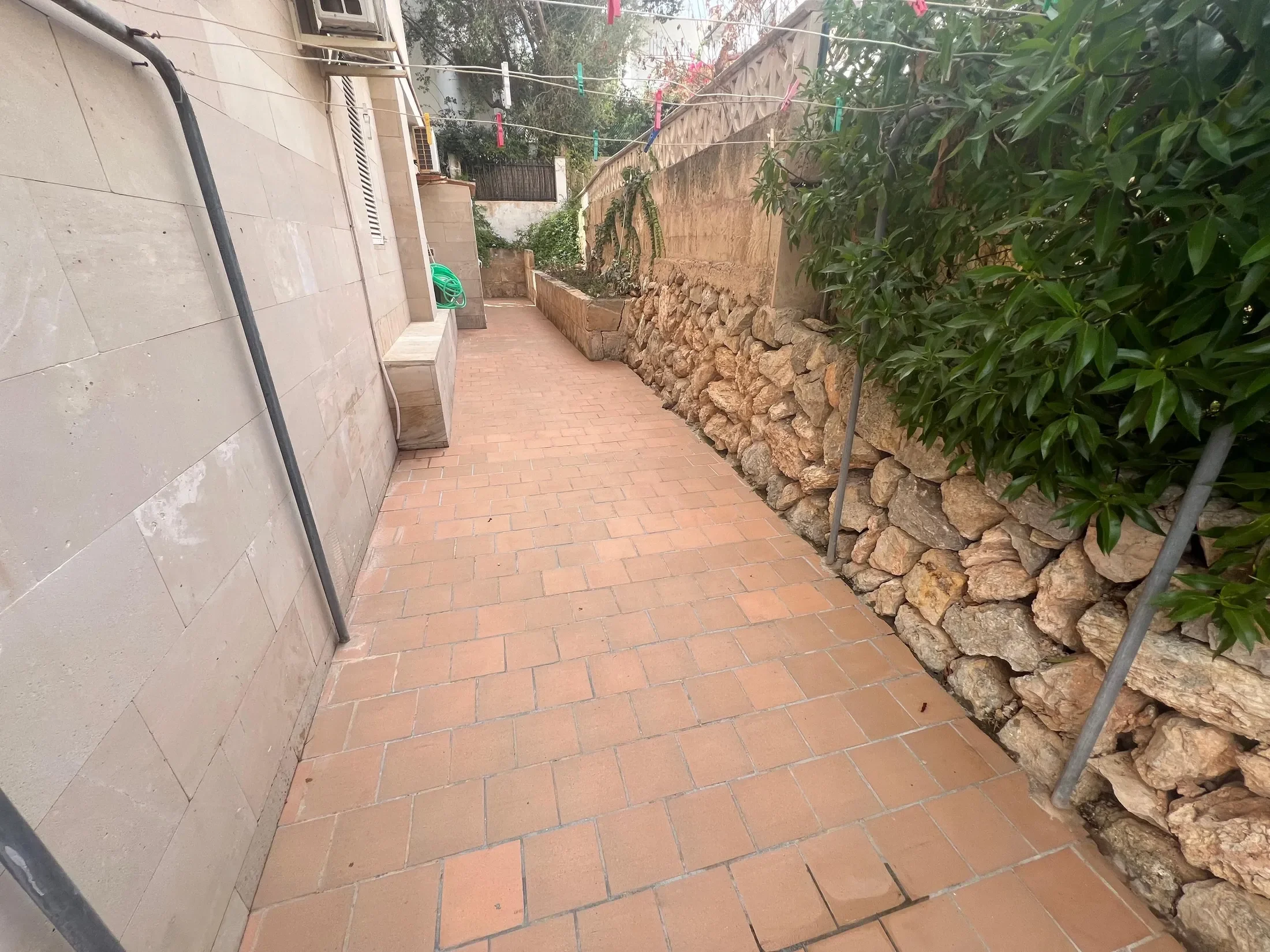Exterior photo 4