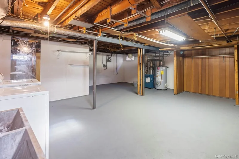 19 Birchwood Park Drive, Syosset, New York, United States. - Photo 17