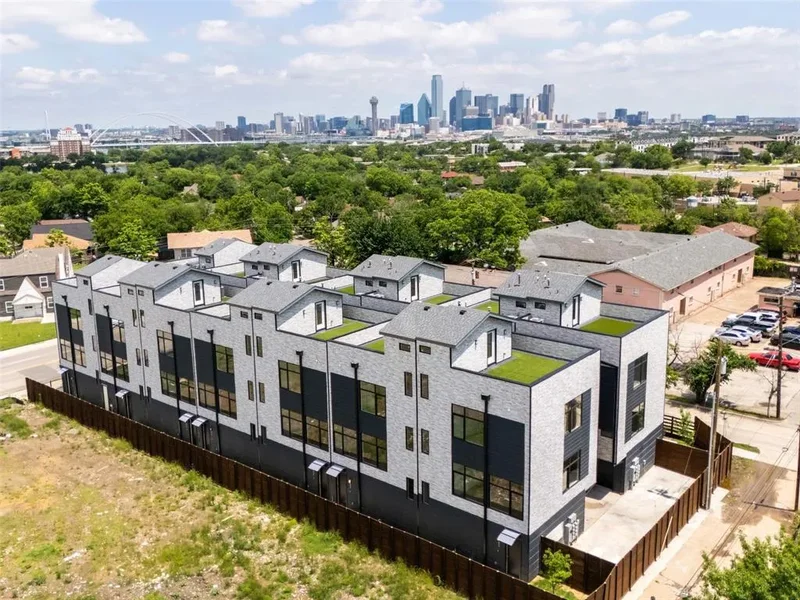 430 E 8th, Dallas, Texas, United States. - Photo 6