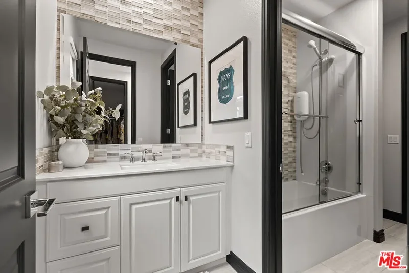 55 Suede, Irvine, California, United States. - Photo 43