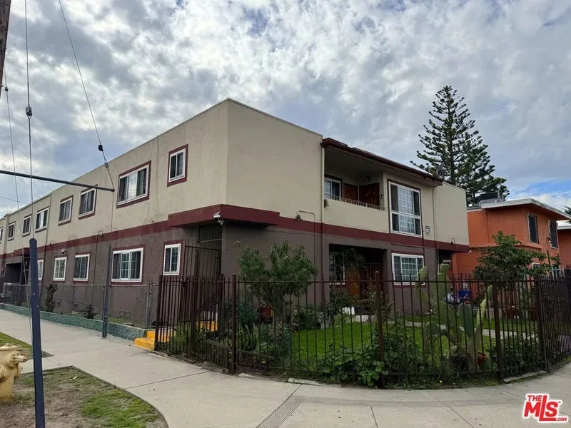 Residential Income in North Hollywood