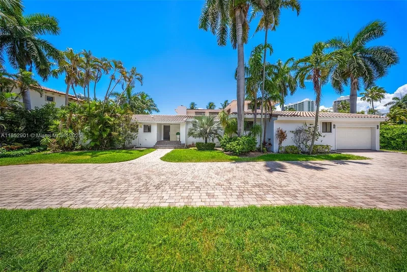 268 S Parkway, Golden Beach, Florida, United States. - Photo 25