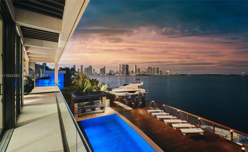 1413 N Venetian Way, Miami Beach, Florida, United States. - Photo 35
