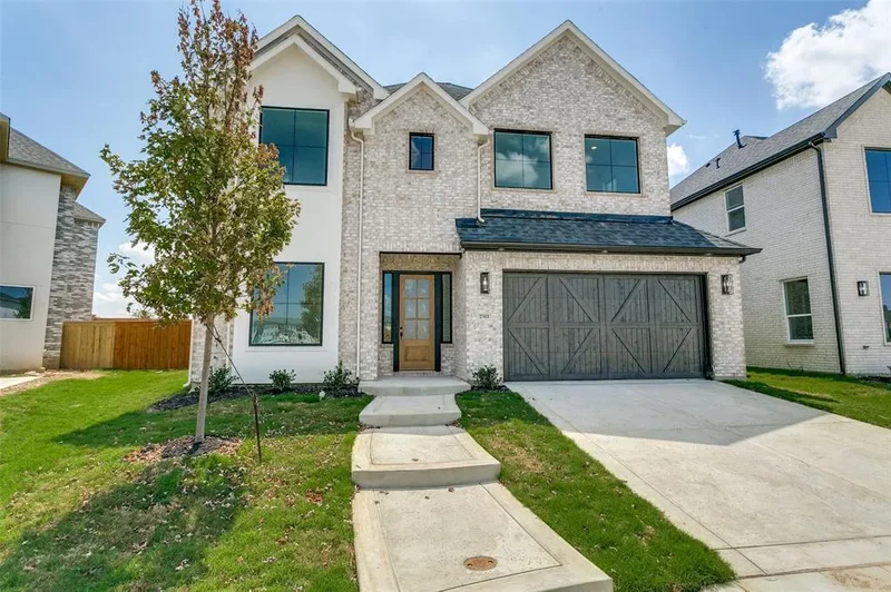Single Family Residence in Irving